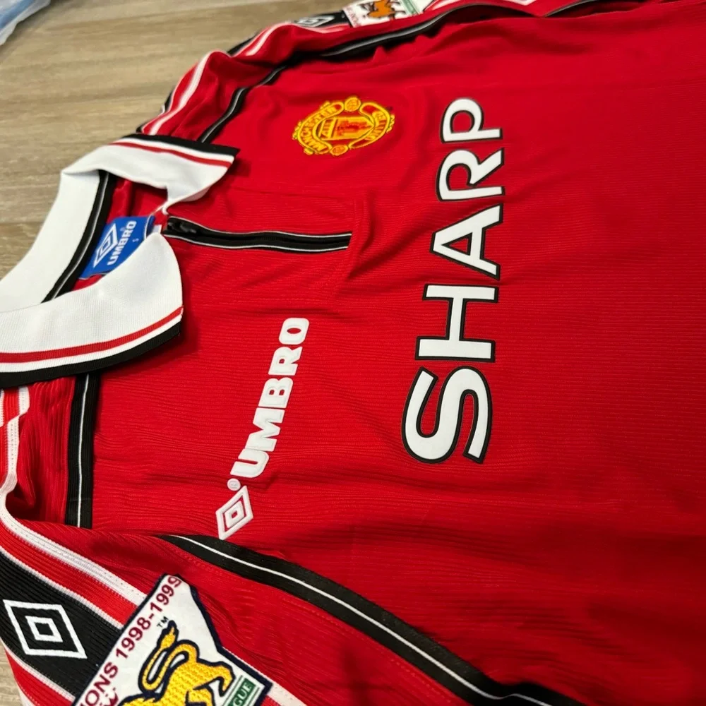 Manchester United  Retro Beckham 7 - Picture 3 of 6